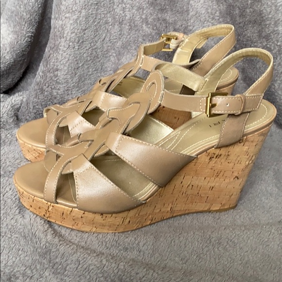 Tahari Stasha cork heels size 8.5 - Picture 1 of 6